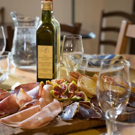Azienda Agraria Ippogrifo Farm stay Caligiana